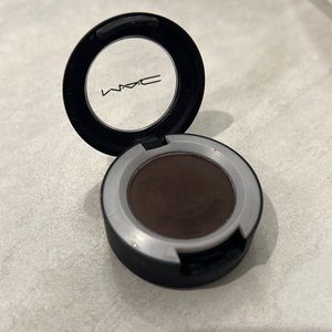 MAC eyeshadow-Give A Glam